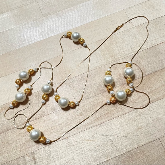 Gold Layered pearl Necklace - Picture 2 of 12